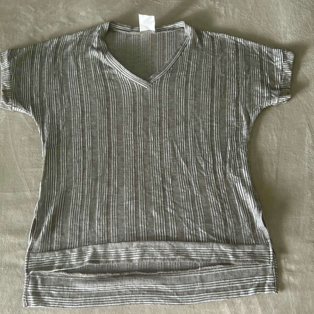 Adorable striped textured olive green/cream top